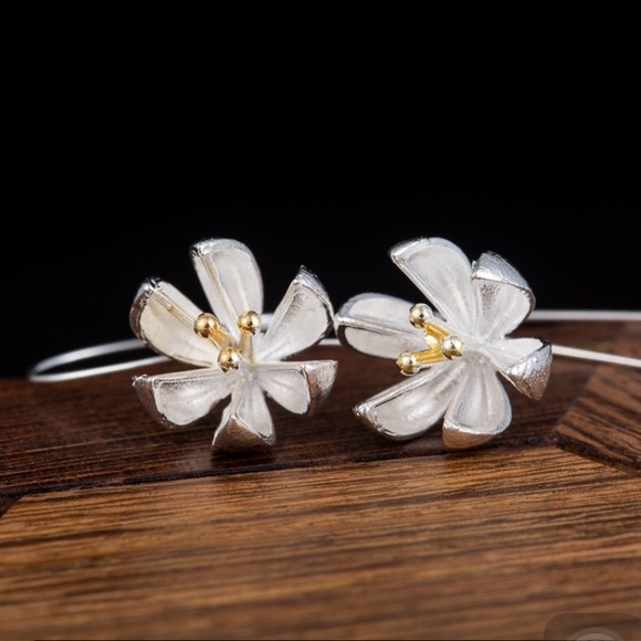 Oriental Blossom Floral Unique Silver/Gold Earring - Picture 9 of 12